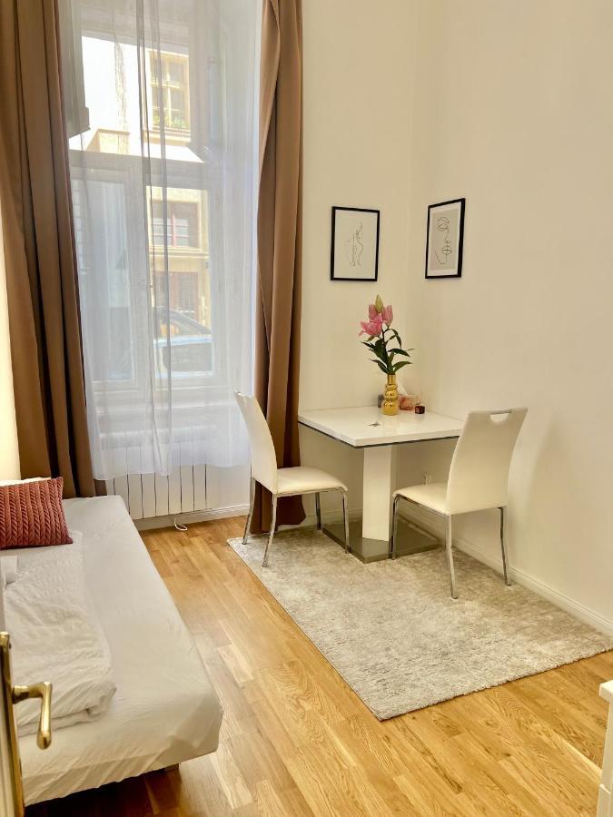 פראג Angeloroma Deluxe Apartment מראה חיצוני תמונה